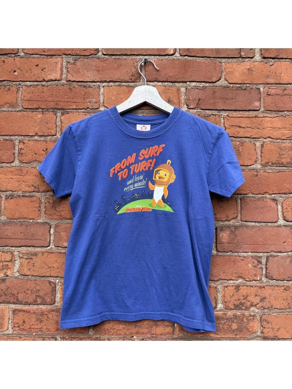 Vintage disneys chicken little from surf to turf t shirt 00s